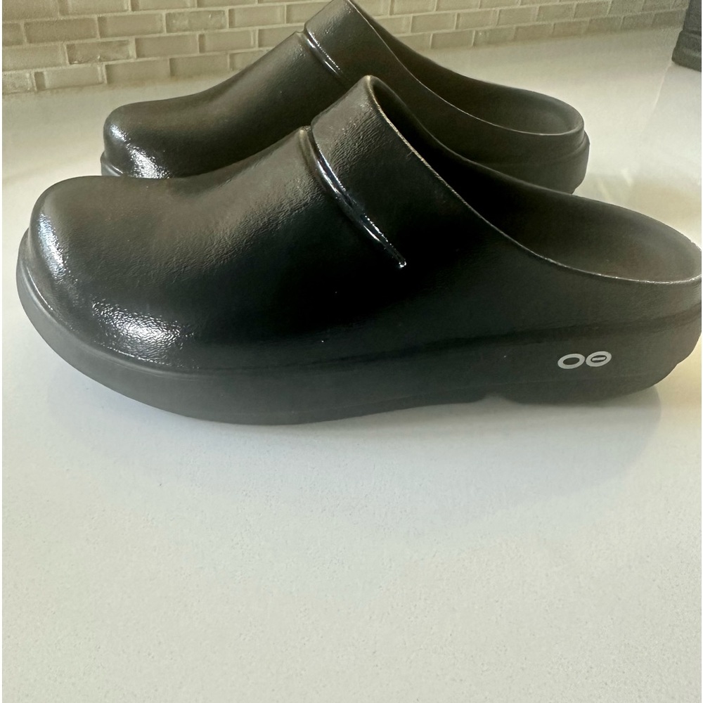 OOFOS CLOGS.   Like new.  Size 8